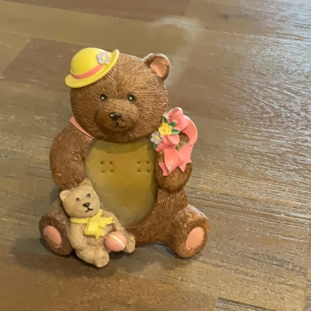Adorable Brown Bear picture frame.